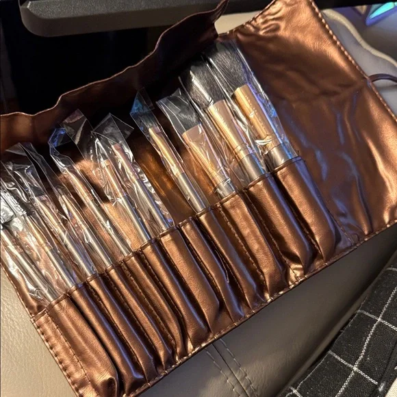 Rose Gold Makeup Brush Set - Picture 1 of 2